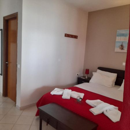 Delfini Aparthotel Akhladherí Buitenkant foto