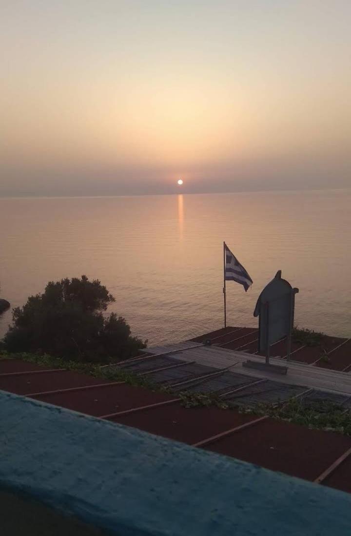Delfini Aparthotel Akhladherí Buitenkant foto