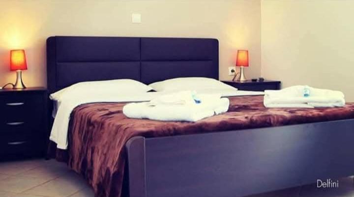 Delfini Aparthotel Akhladherí Buitenkant foto