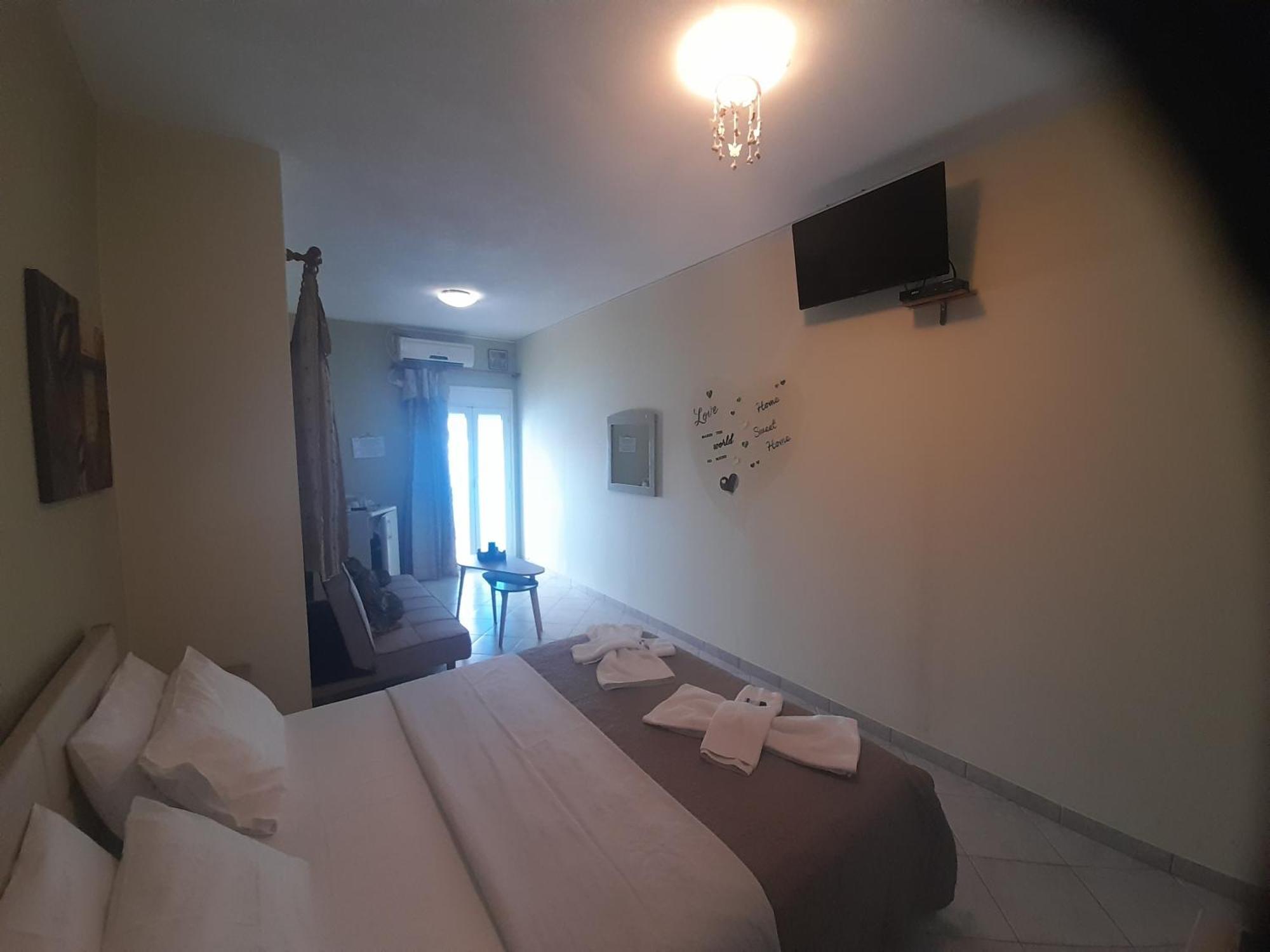 Delfini Aparthotel Akhladherí Buitenkant foto