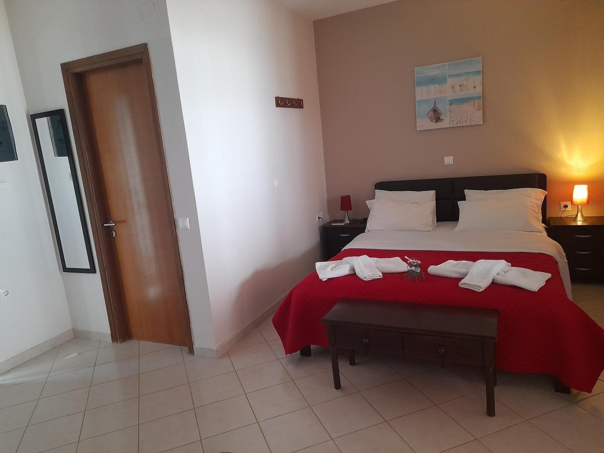 Delfini Aparthotel Akhladherí Buitenkant foto