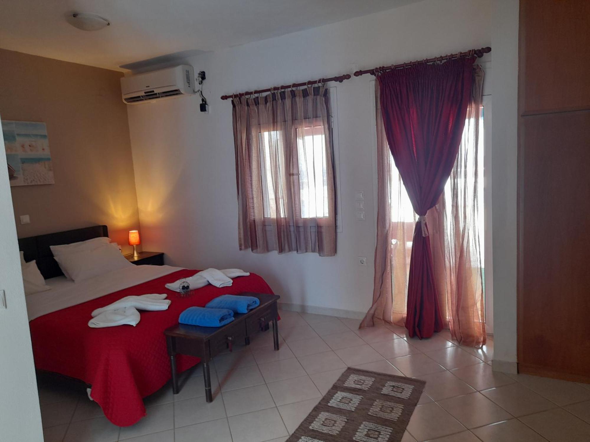 Delfini Aparthotel Akhladherí Buitenkant foto