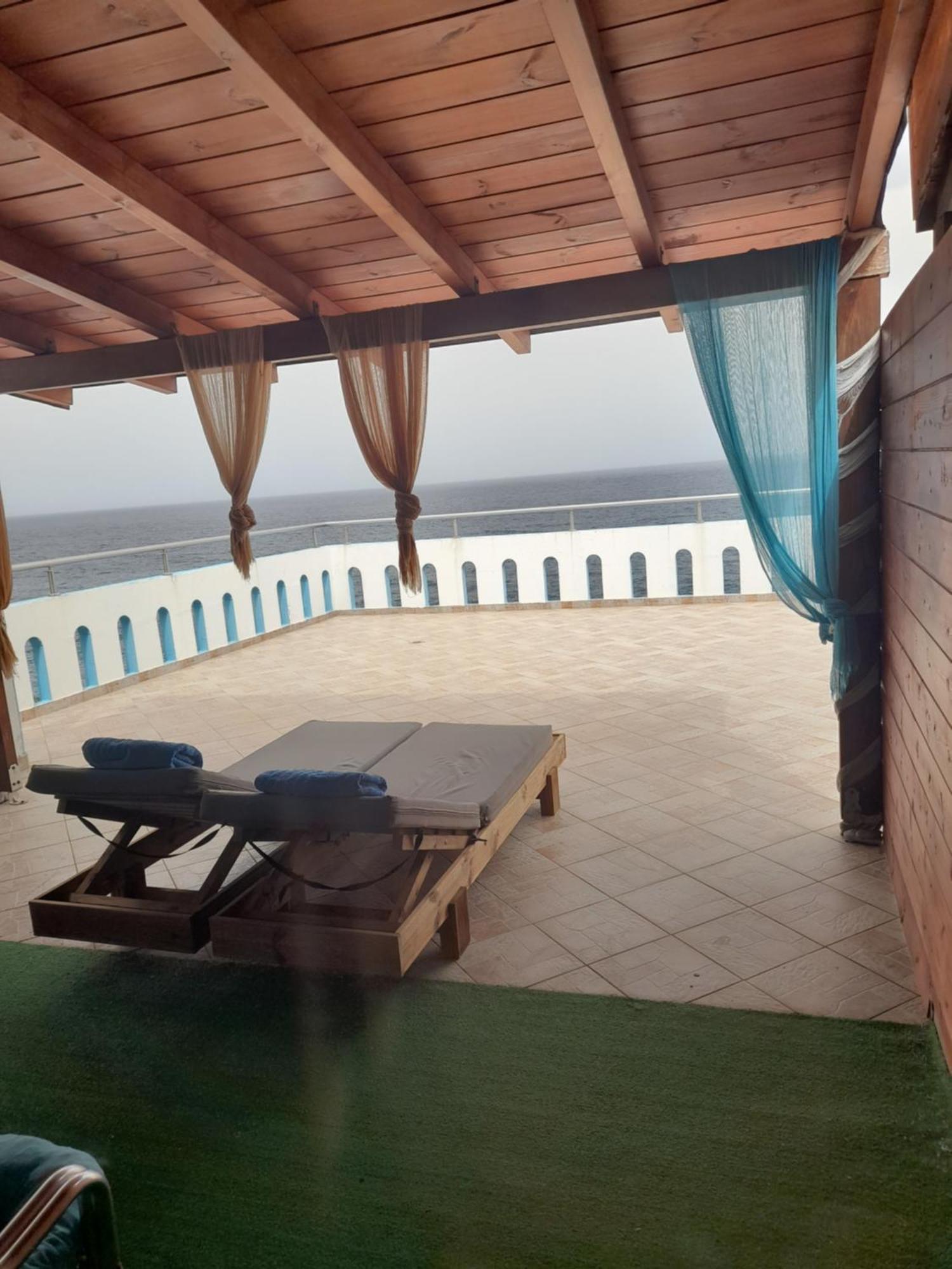 Delfini Aparthotel Akhladherí Buitenkant foto